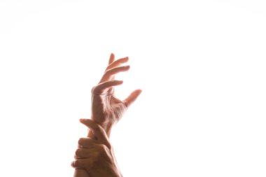 El hareketleriyle. Zarif dişi eller bir elini öne uzatır, diğeri onu durdurur.,