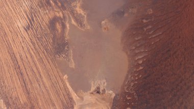 Dasht-e Kavir, İran dağlarında tuzlu çöl, uydu görüntüsü.