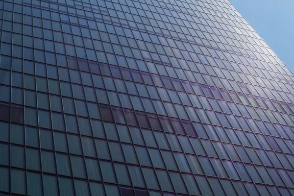 Windows w nowoczesnym budynku, miejskie życie — Zdjęcie stockowe