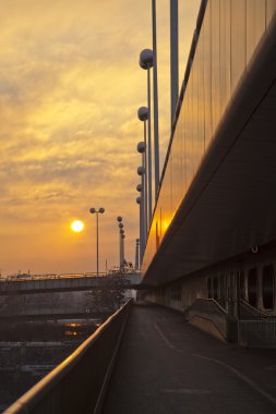 Şehirde günbatımı,