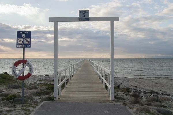 Träbrygga — Stockfoto