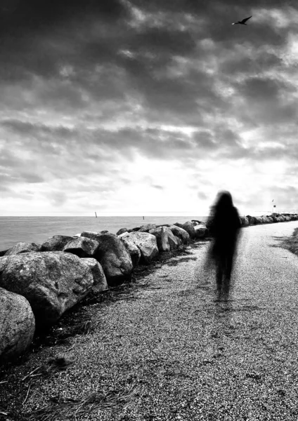 Vrouw lopen — Stockfoto