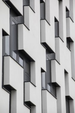 modern inşaat üstünde pencere eşiği