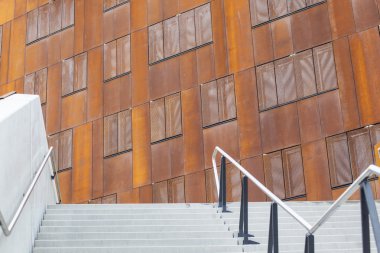 modern inşaat üstünde pencere eşiği