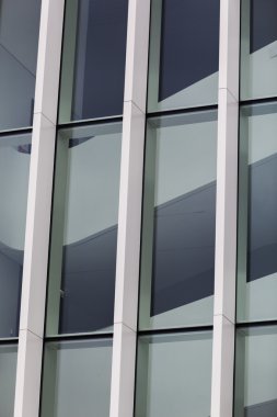 modern inşaat üstünde pencere eşiği