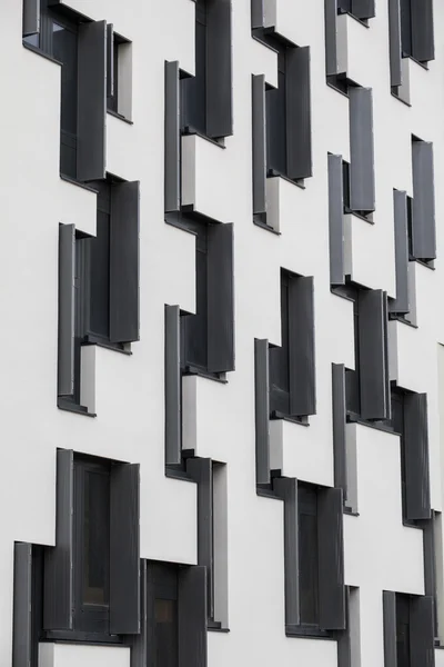 Janelas no edifício moderno — Fotografia de Stock