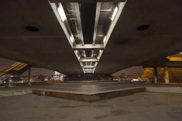 Under the bridge by the river — Stock Photo, Image