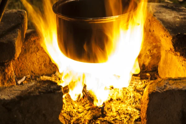 Cocinar en llamas — Foto de Stock