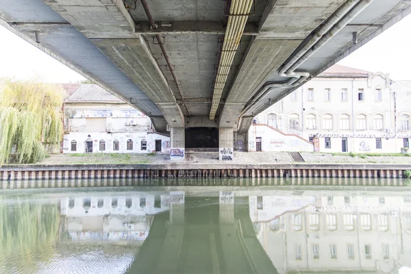 Debaixo da ponte — Fotografia de Stock