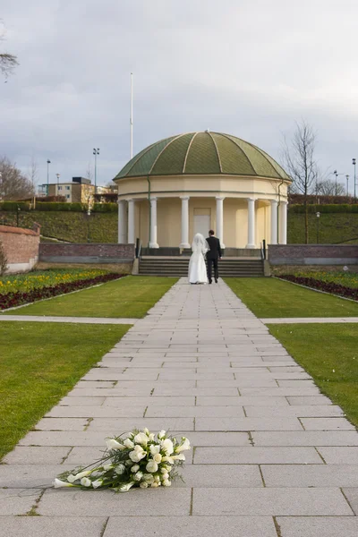 Romantic wedding couple — Stock Photo, Image