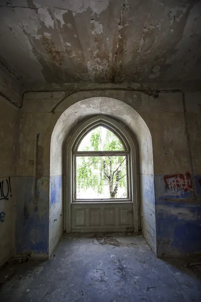 Janelas na casa velha — Fotografia de Stock