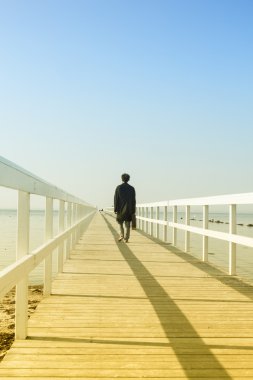 Adam denize yürüme Köprüsü