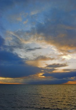 Denizde gün batımı