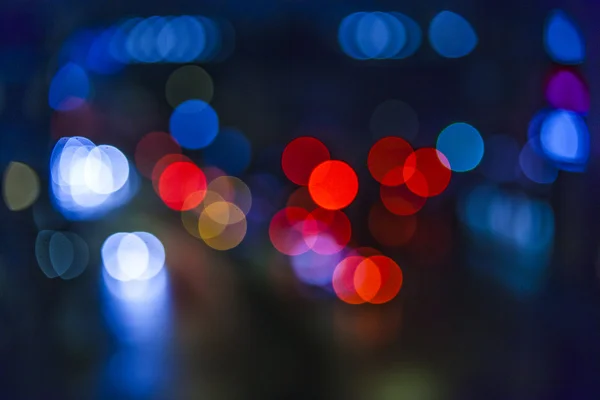 Suddig lätt, trafik på natten — Stockfoto