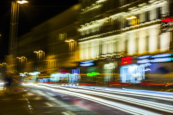 Trafic în oraș pe timp de noapte — Fotografie, imagine de stoc