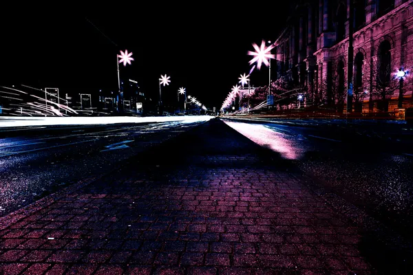 Tráfego noturno na cidade, rastro de luz — Fotografia de Stock