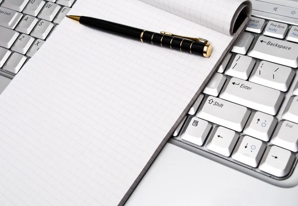 iş - bir laptop yanında çekici notlar