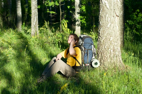 Wanderer mit mobilen Geräten. — Stockfoto