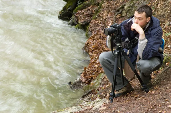 Photographer with camera on tripod — Stock Photo, Image