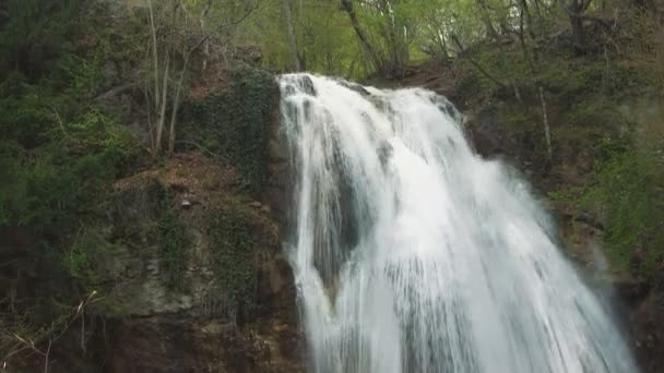 Bellissimo torrente di montagna — Video Stock