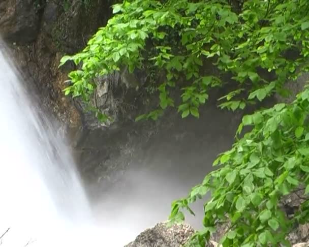 Красивий гірський потік — стокове відео