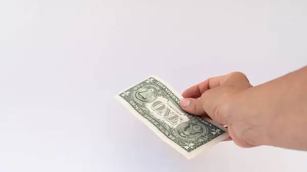 Sağ elde bir dolar.