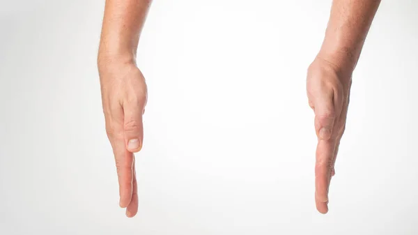 Les Mains Des Hommes Placent Boîte Sur Fond Blanc Photo — Photo