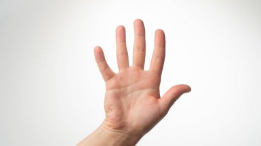 Erkeklerin el hareketi, parmaklarının 5 avuç içiyle sayılıyor. Yüksek kalite fotoğraf