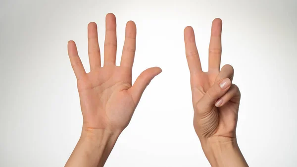 Mãos Femininas Gesto Contando Com Dedos Lado Palma Foto Alta — Fotografia de Stock