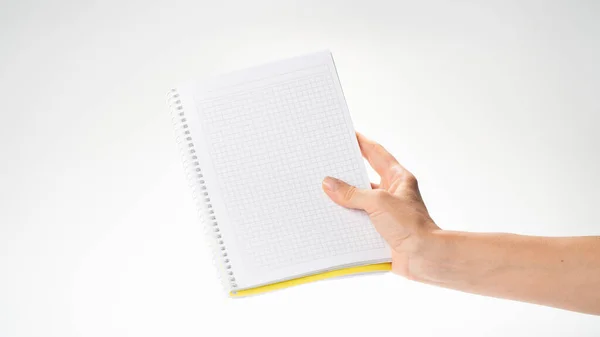 Una Mano Derecha Mujer Sostiene Cuaderno Una Jaula Sobre Espacio — Foto de Stock
