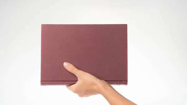 Uma Mão Mulher Segura Livro Verticalmente Espaço Para Inscrição Foto — Fotografia de Stock