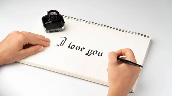 Une Femme Écrit Une Déclaration Amour Calligraphie Encre Stylo Plume — Photo
