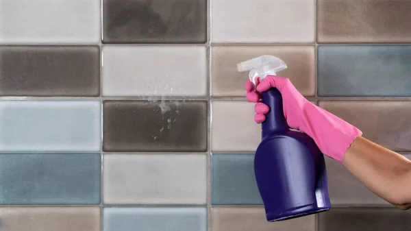 Woman Rubber Gloves Washes Tiles Kitchen Bathroom Sponge Sprays Detergent — Stock Photo, Image