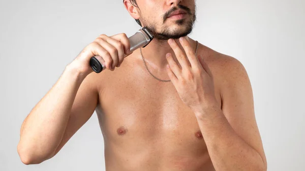 Shaving Styling Beard Mustache Bearded Guy Razor His Hand High — Stock Photo, Image