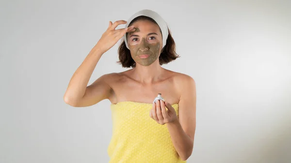 Woman Towel Shower Applies Clay Mask Her Face Self Care — Stock Photo, Image