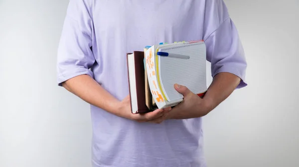 Ein Schüler Mit Schulbüchern Und Notizbüchern Der Hand Geht Auf — Stockfoto