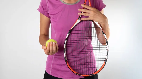 Sportieve Vrouw Met Tennisracket Bal Een Witte Achtergrond Hoge Kwaliteit — Stockfoto