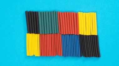 Kabloları şarj etmek için örgü, termoplastik kauçuk. Yüksek kalite fotoğraf