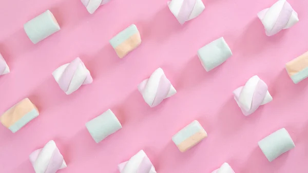 Veelkleurige Marshmallows Een Roze Achtergrond Screensaver Collage Hoge Kwaliteit Foto — Stockfoto