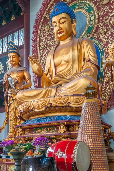 Boeddha in tempel — Stockfoto