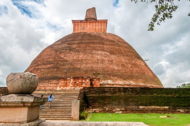 anuradhapura içinde eski stupa