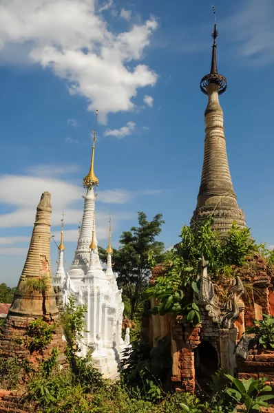 Nyaung Oak Pagodas — Stock Photo, Image