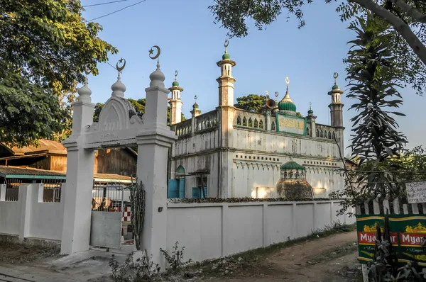 Kleine Moschee im myanmarischen Dorf — Stockfoto