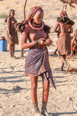 Himba kadınları