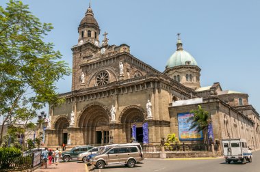 Manila Katedrali'ne-basilica