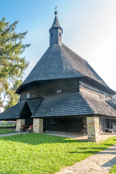 Église en bois Tous les saints à Tvrdosin — Photo