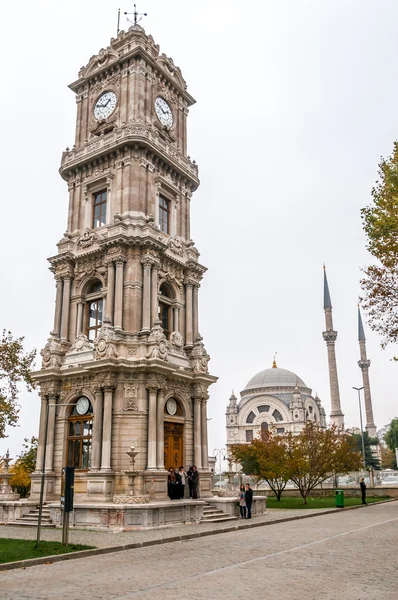 Uhrturm des Dolmabahce-Palastes — Stockfoto