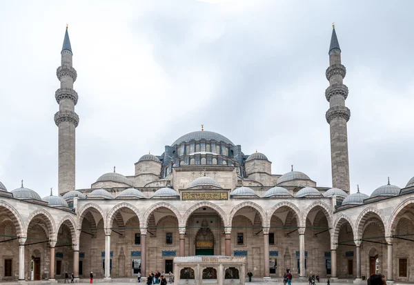 Innenhof der suleymaniye-Moschee — Stockfoto