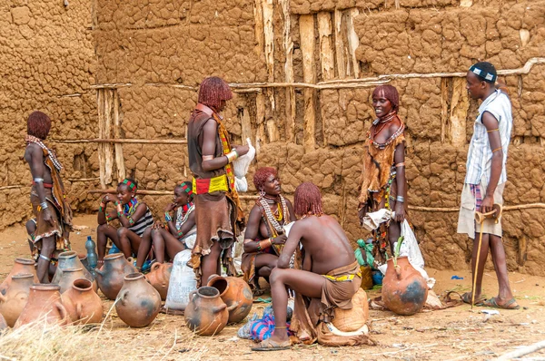 Omo Valley people - Hamar tribe at the market — Stock Photo, Image