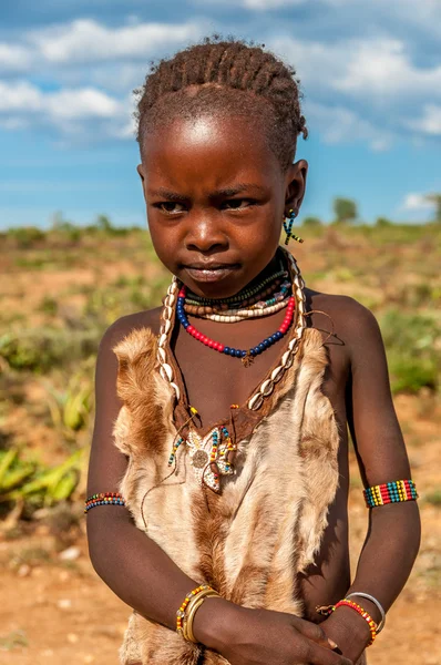 Menina pequena da tribo Hamar  . — Fotografia de Stock